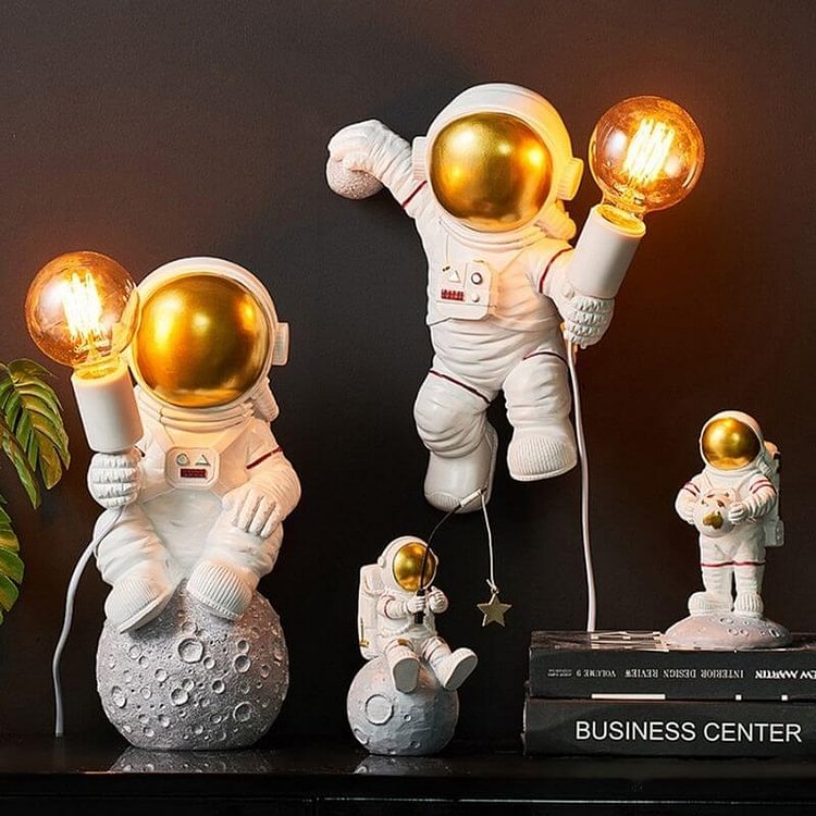 Creative Astronaut Table Lamp
