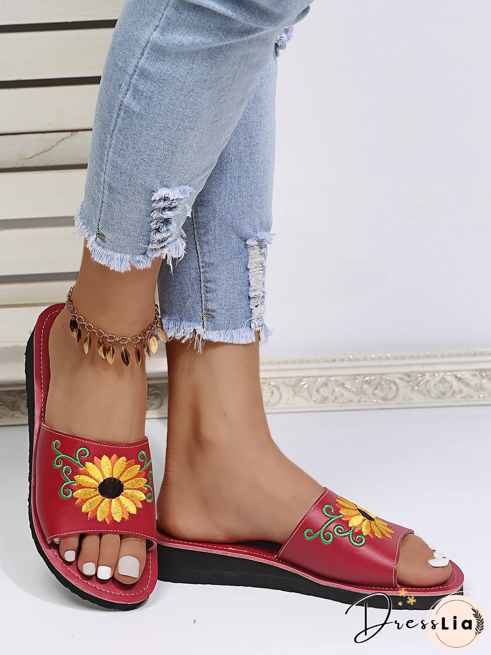 Sunflower Embroidered Print Casual Sandal Slippers