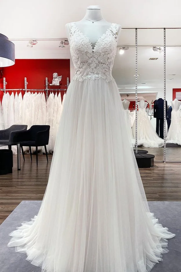 Daisda Long A-line Tulle V-Neck Open Back Wedding Dress With Appliques Lace