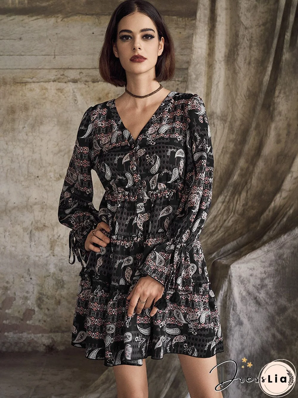 Random Vintage Paisley Print Long Sleeve Tie V-neck Dress