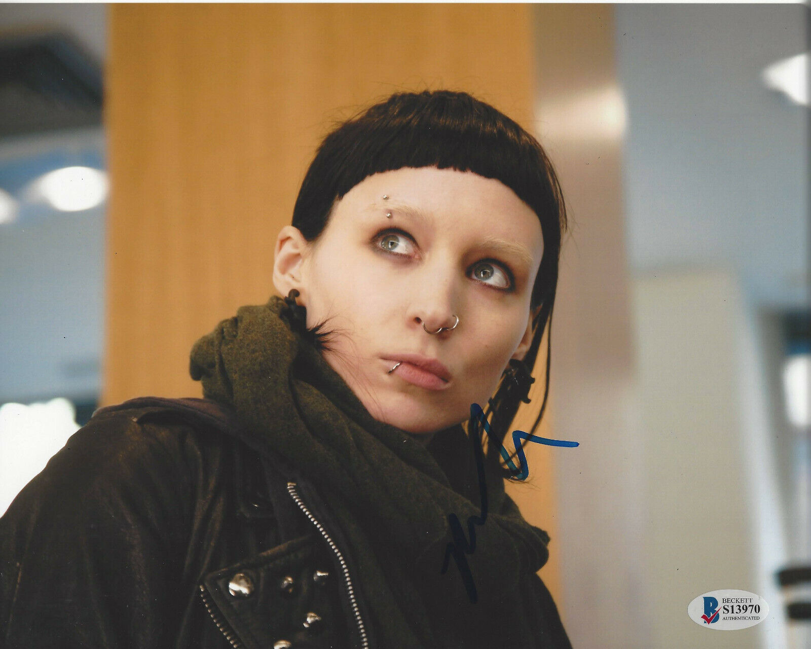 ROONEY MARA SIGNED THE GIRL WITH THE DRAGON TATTOO 8X10 Photo Poster painting 2 BECKETT COA BAS
