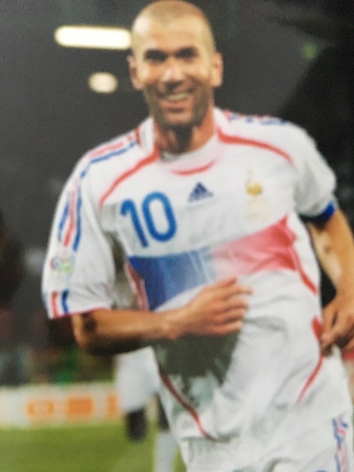 ZINEDINE ZIDANE - LEGENDARY FRENCH FOOTBALLER - EXCELLENT UNSIGNED Photo Poster paintingGRAPH