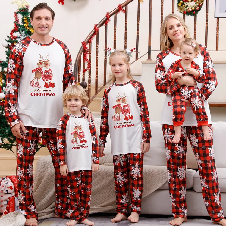 'A Very Merry Christmas' Cute Moose Cartoon Print Family Matching Pajamas Sets