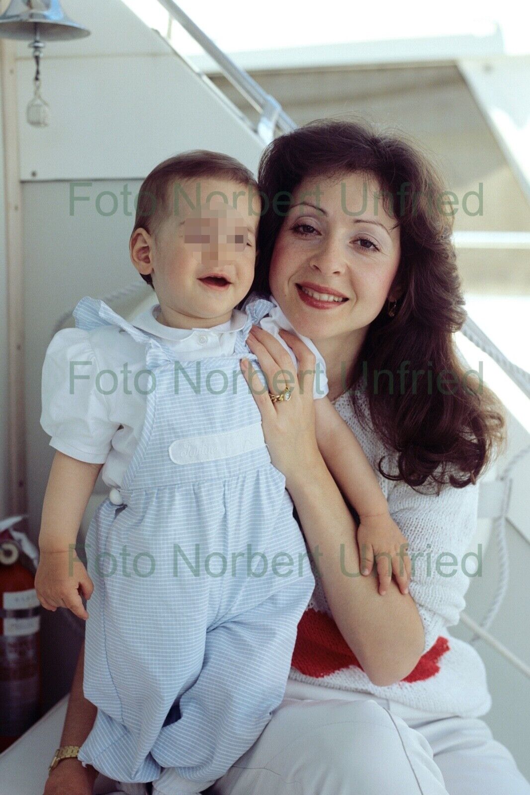 Vicky Leandros Avec Enfant - Photo Poster painting 20 X 30 CM Sans Autographe (Nr 2-586