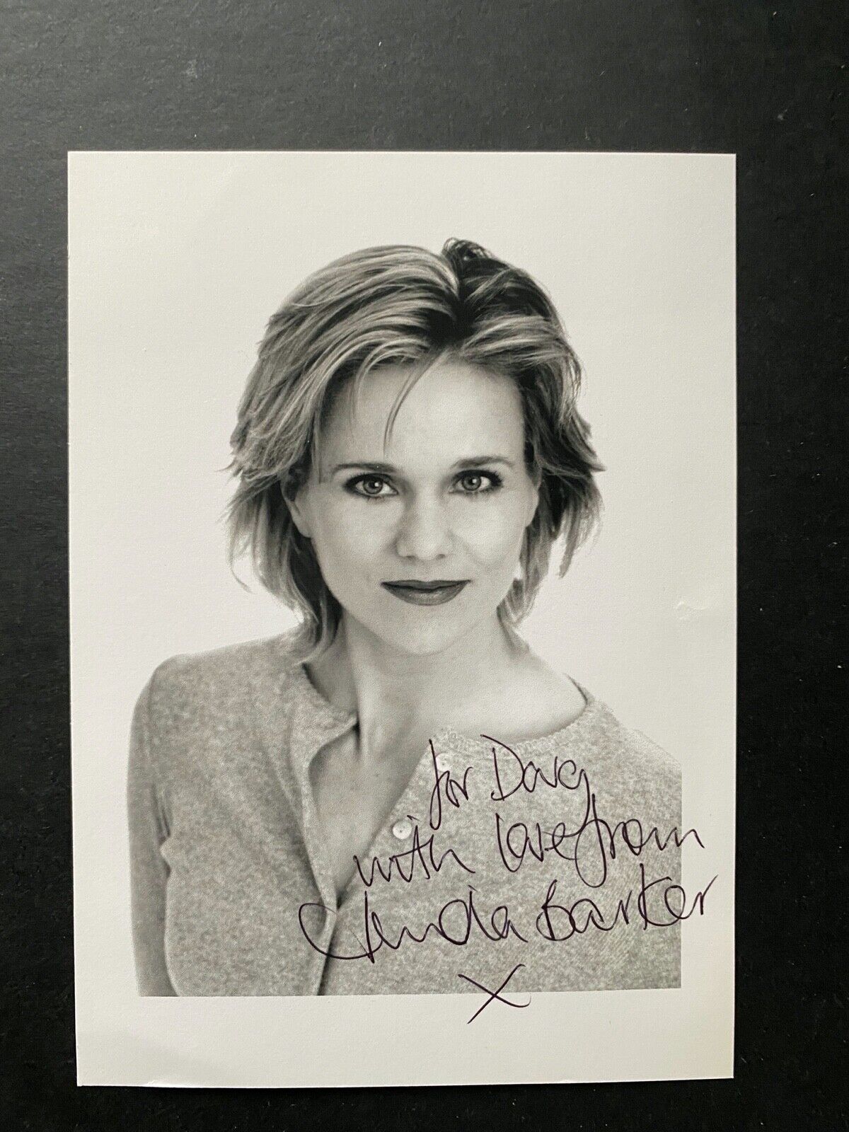 LINDA BARKER - DESIGNER & CHANGING ROOMS PRESENTER - SUPERB SIGNED Photo Poster paintingGRAPH