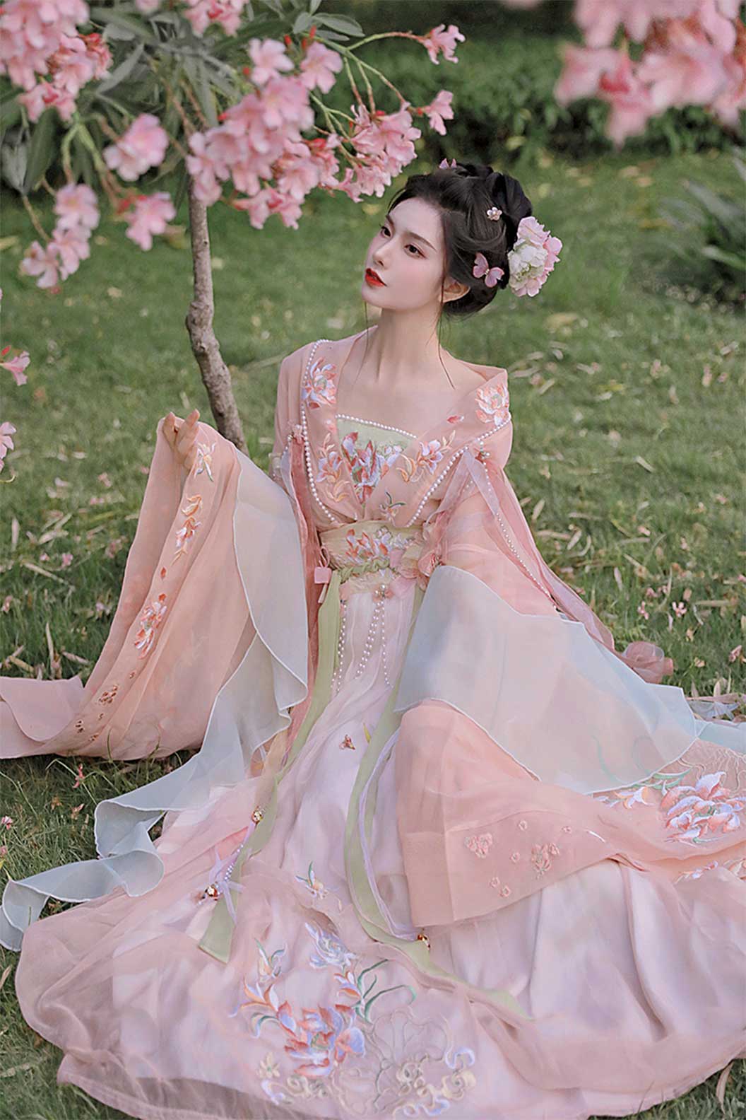 Wei Jin dynasty gorgeous embroidery with pearl accessories sweet hanfu dress - lianshengwanwu 莲生万物 Stupa Stones