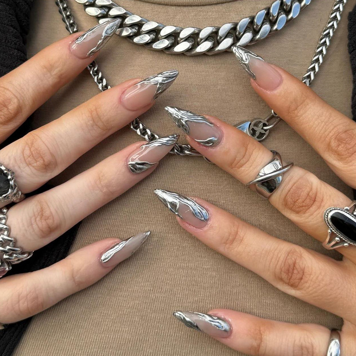 Damokan 24Pcs Simple French Nails Art Tips Fake Nails 3D Design Wearable Full Cover False Nail Mid-length Almond Reusable Press on Nails