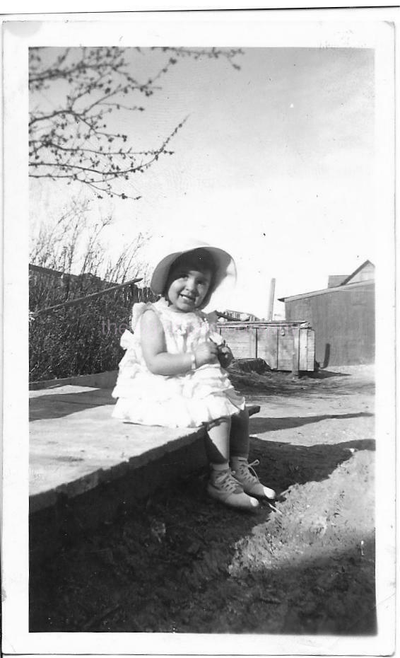 LITTLE KID Girl VINTAGE FOUND Photo Poster painting bwOriginal Snapshot 010 3 V