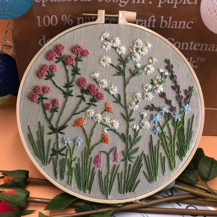 (49% off) Beginner Embroidery Hoop Flower Kit 💮