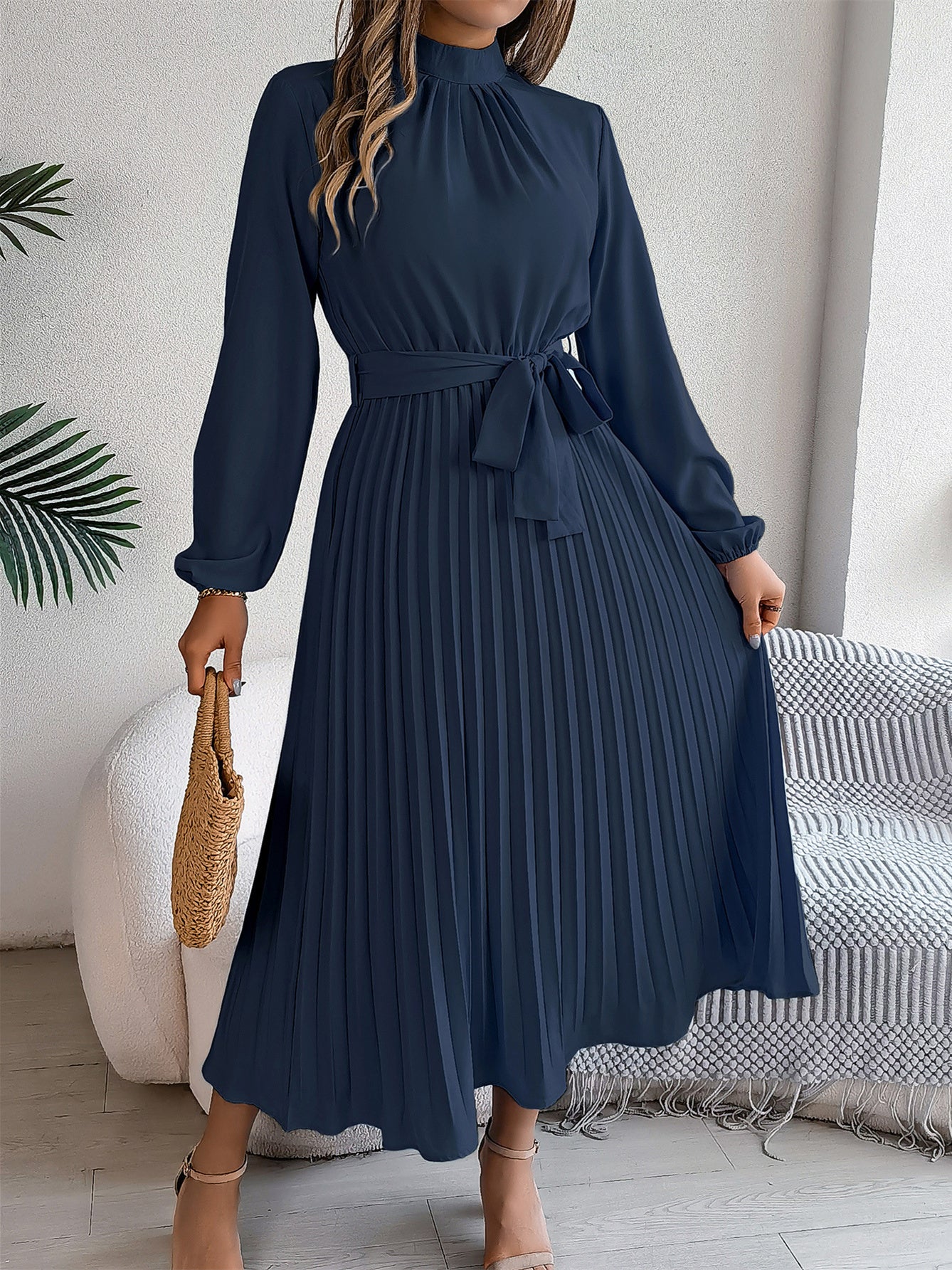 Women's Long Sleeve Scoop Neck Solid Color Lace-up Midi Dress