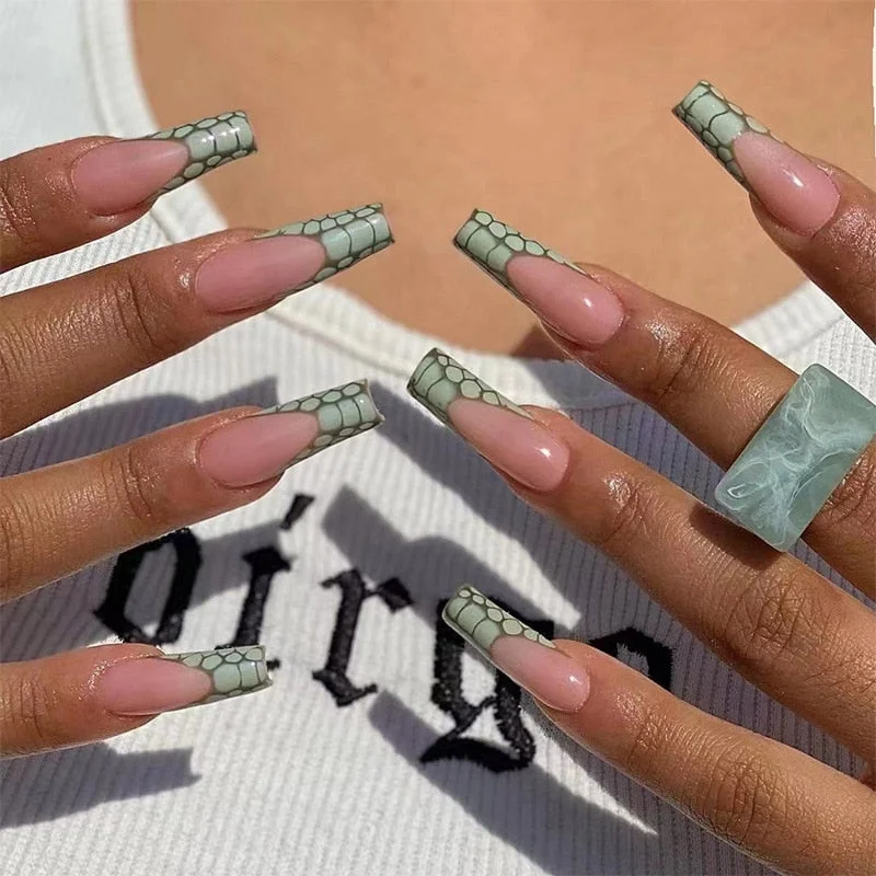 24pcs Crocodile Pattern Press on Nails Set French False Acrylic Nail Art Tips Fake Nails with Design Artifical Nails Manicure 711-1