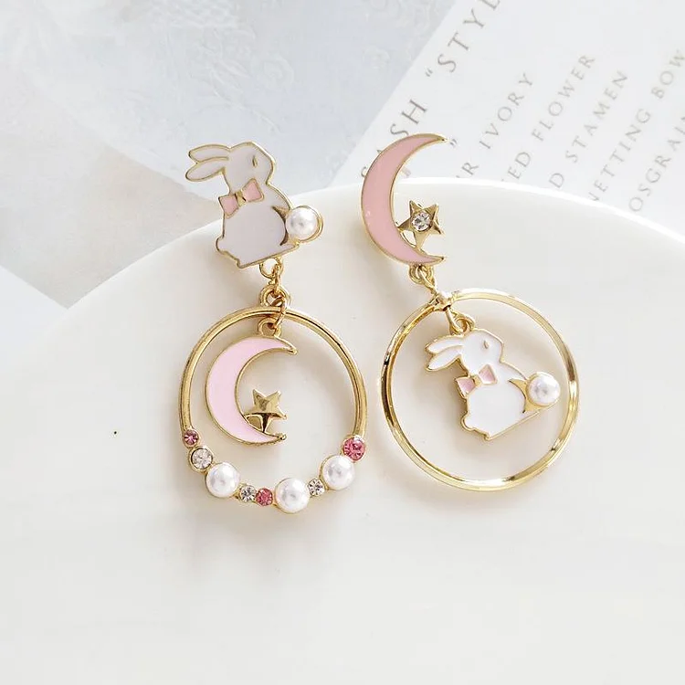 Moon Rabbit Asymmetric Round Earrings