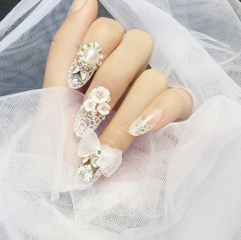 24Pcs Luxe Shining Rhinestone Wedding False Nails Transparent Glitter Gems Crown Designed Square Full Short Fake Art Bride-Nail Inspo