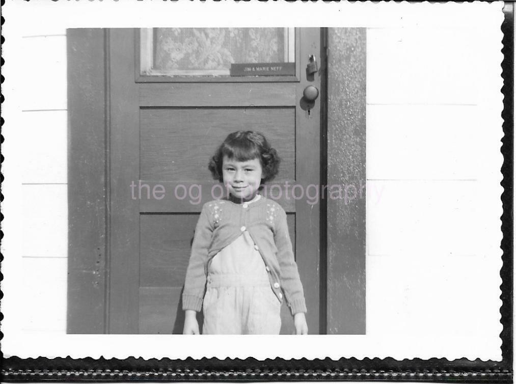 LITTLE GIRL Sweet Found Photo Poster painting bwOriginal Portrait VINTAGE 98 15 N