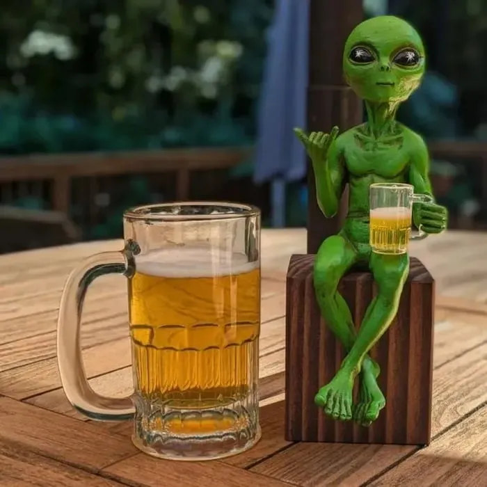 🤣2025 Funny Alien Artwork