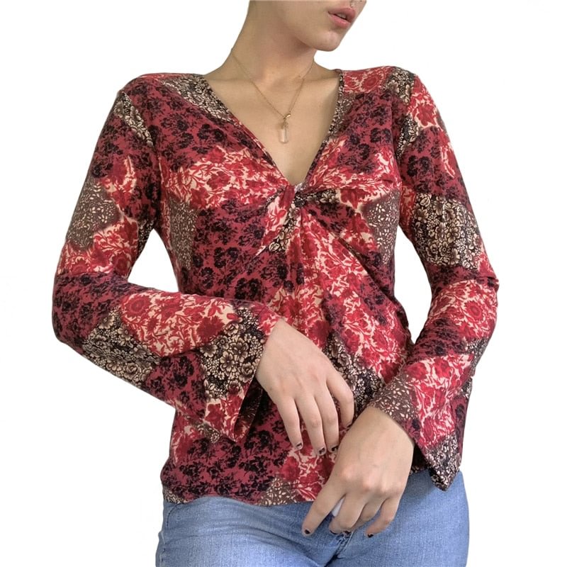 Xingqing Khaki Vintage Print V Neck Flare Long Sleeve Y2K Tops Cute E Girl Fairy Grunge Aesthetic Graphic T Shirts for Women