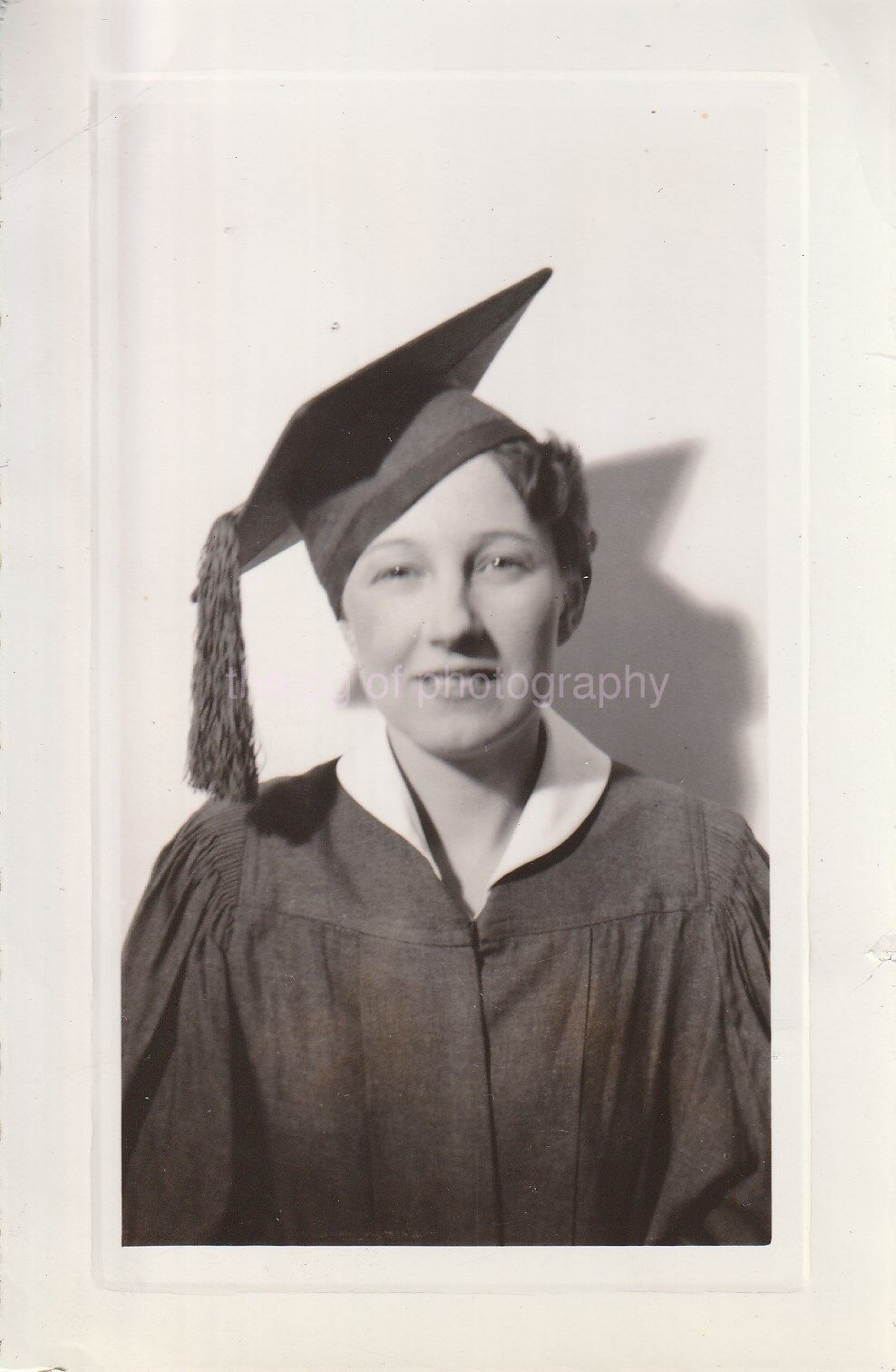 A GRADUATING WOMAN Vintage FOUND Photo Poster paintingGRAPH bwPortrait 810 6 X