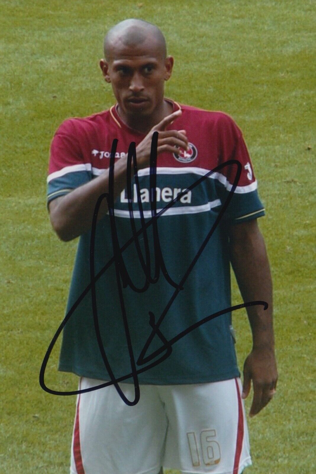 CHRIS IWELUMO HAND SIGNED 6X4 Photo Poster painting - FOOTBALL AUTOGRAPH - CHARLTON ATHLETIC.