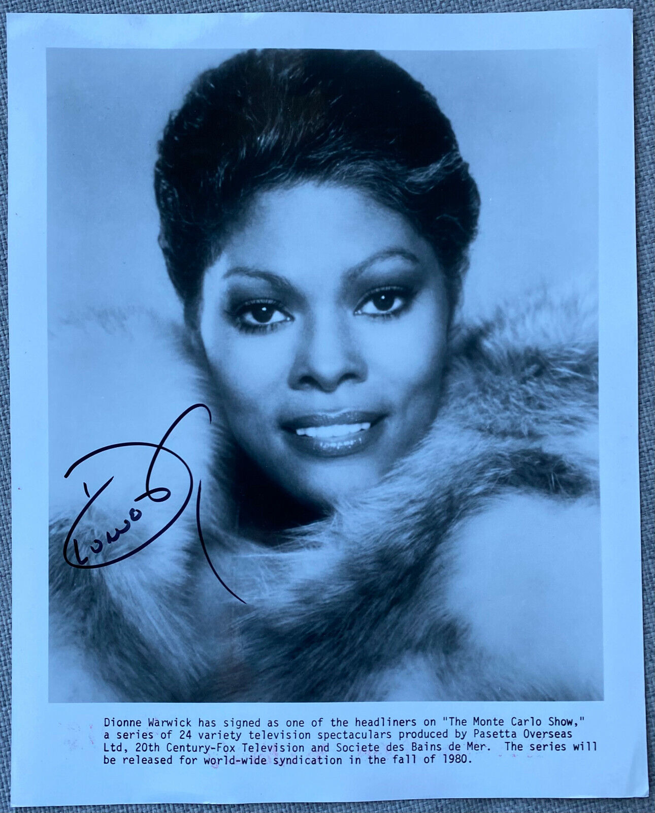 Dionne Warwick Signed IP RARE B&W Promo Press Photo Poster painting - Approx 8x10, Authentic