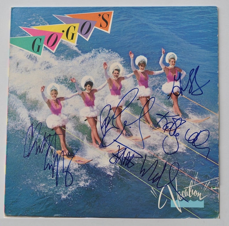 The GO GOSVACATION Signed Album X5 Charlotte Caffey, Belinda Carlisle, Gina Schoek, Kathy Valentine, Jane Wiedlin wcoa