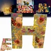 Veilleuse LED avec lettres imprim&eacute;es de fleurs s&eacute;ch&eacute;es en r&eacute;sine