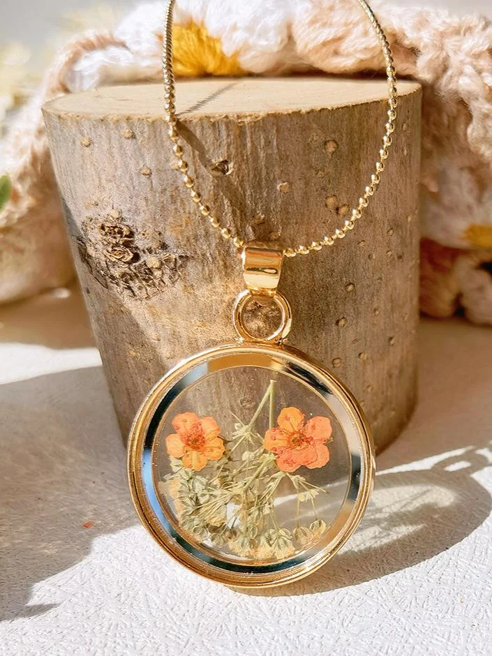 Gypsophila Daffodil Bridal Bouquet Necklace