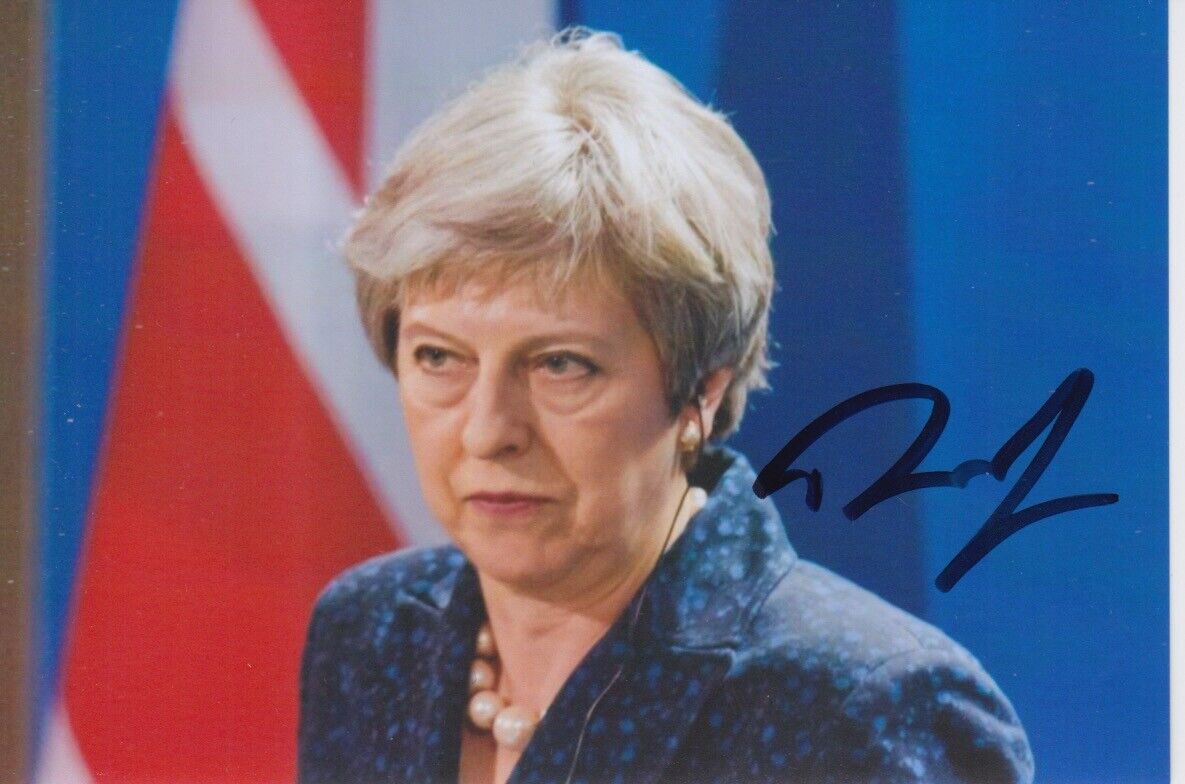 THERESA MAY HAND SIGNED 6X4 Photo Poster painting UK PRIME MINISTER AUTOGRAPH 5