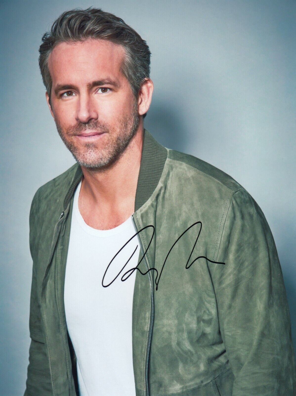 Ryan Reynolds Signed Auto 8 x 10 Photo Poster paintinggraph