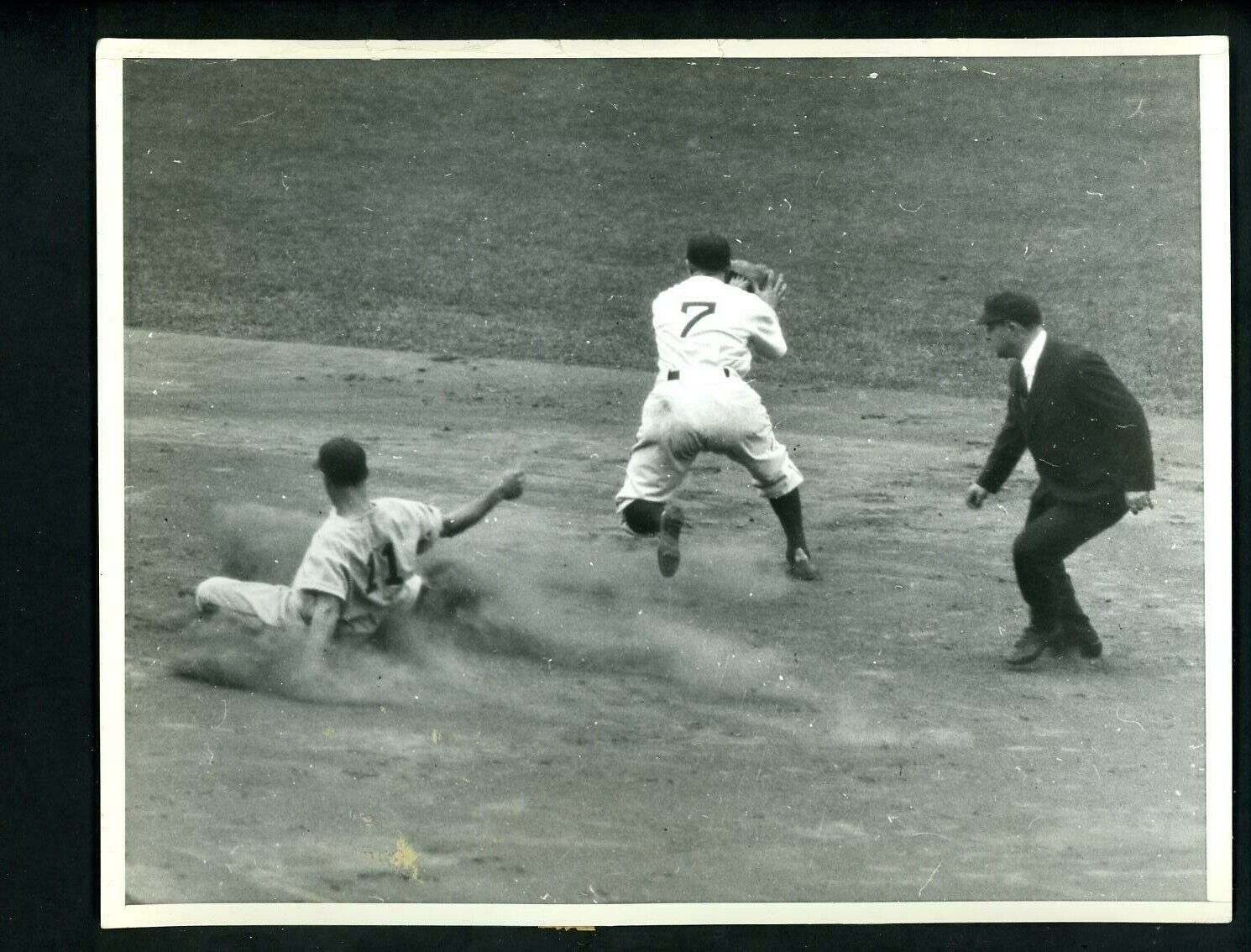 1935 World Series Press Photo Poster painting Tigers Cardinals Billy Rogell Jurges Harry Geisel