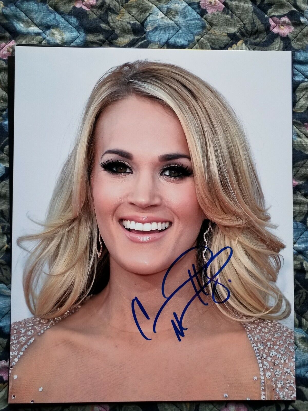 Autographed Carrie Underwood Authentic Signed 8 x 10 Photo Poster painting Very Nice