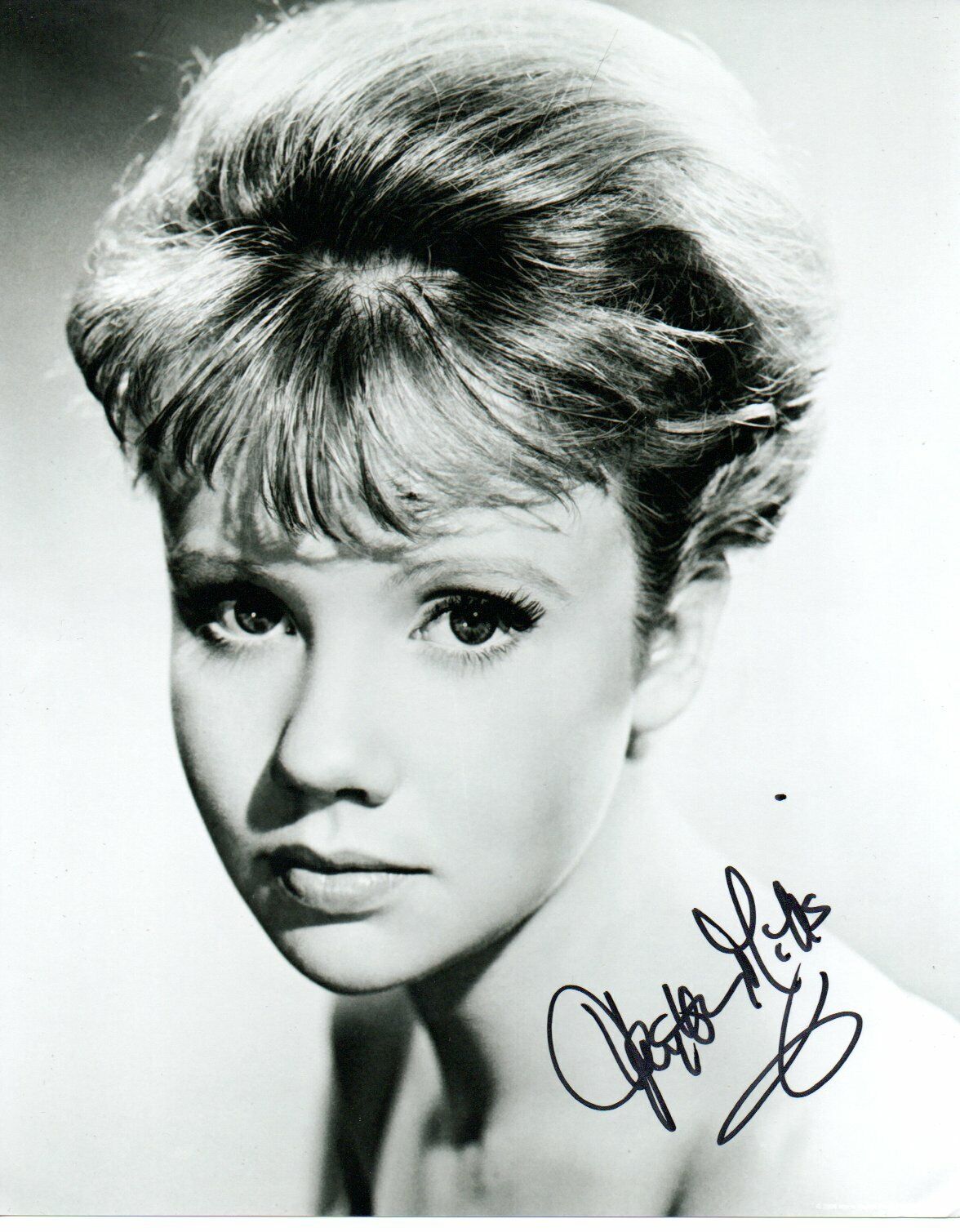 Hayley Mills Signed 10 by 8 inches Genuine Signature Photo Poster painting Autograph