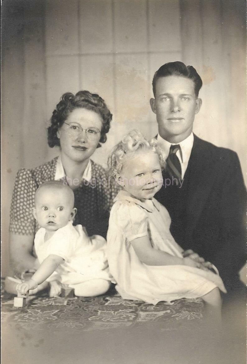 Black And White FOUND Photo Poster painting Original Family PortraitDD 02 12 O