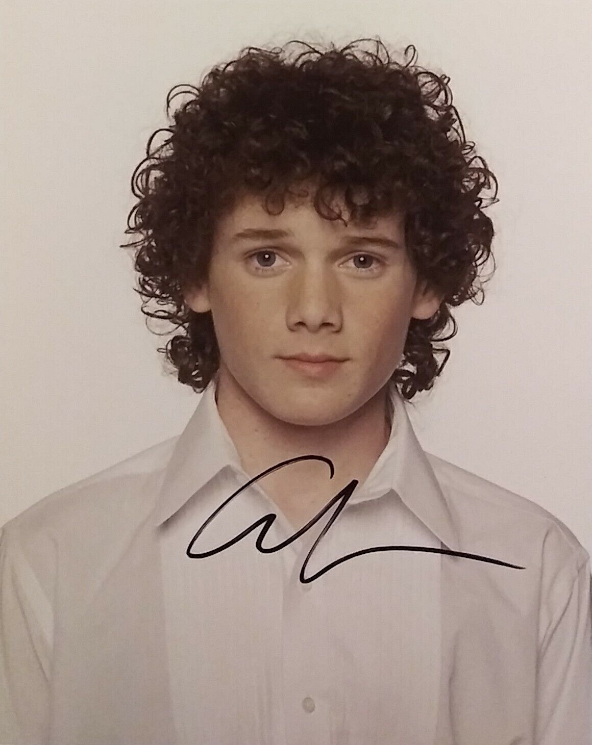 Anton yelchin signed 8 x 10