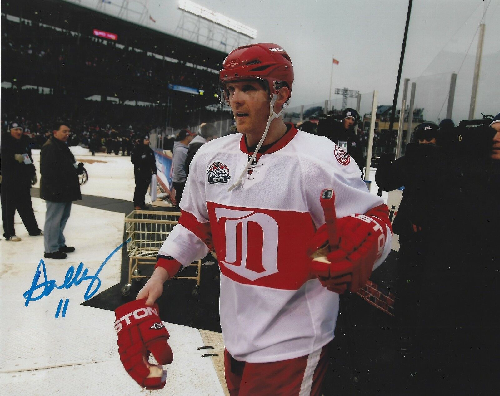 Signed 8x10 DANIEL CLEARY Detroit Red Wings Autographed Photo Poster painting - COA