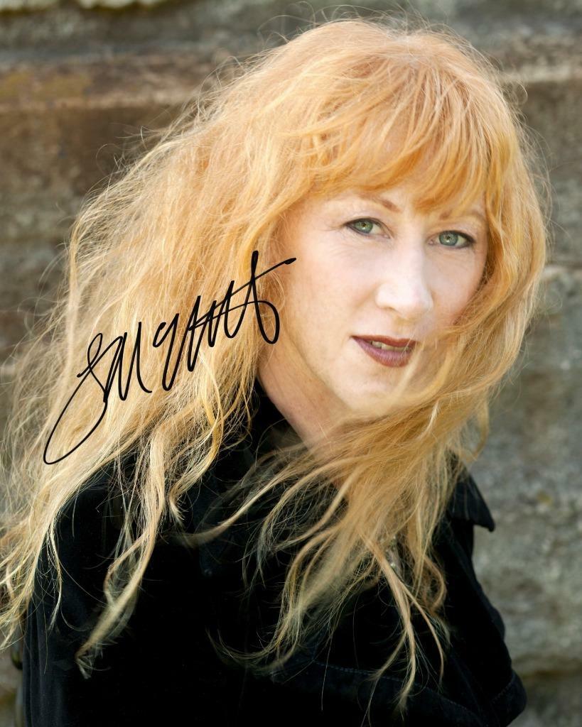 Loreena McKennitt SIGNED AUTOGARPHED 10 X 8