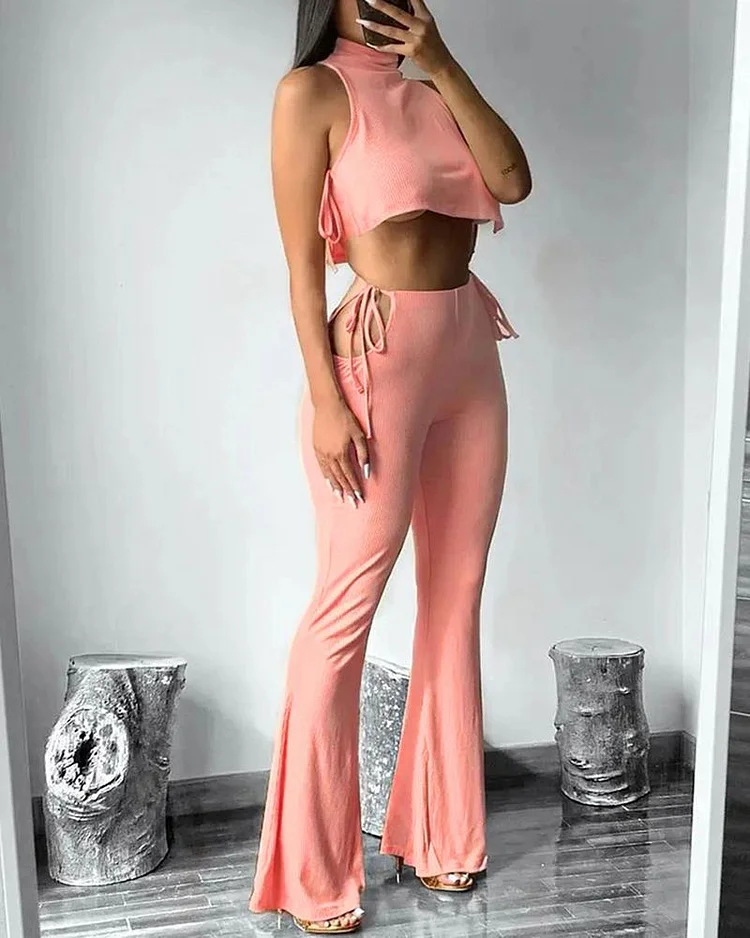 Sleeveless two-piece set with high collar