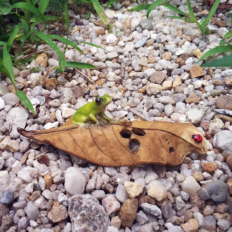Mini Garden Birds on Leaves Ornament Handmade Craft Animal Resin Garden Birds Figurines for Maison et Jardin Decoration
