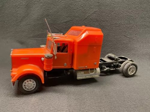 Dronehint Monogram Kenworth Aerodyne Conventional Semi Truck 1/25 Built Model Parts #1 Parts