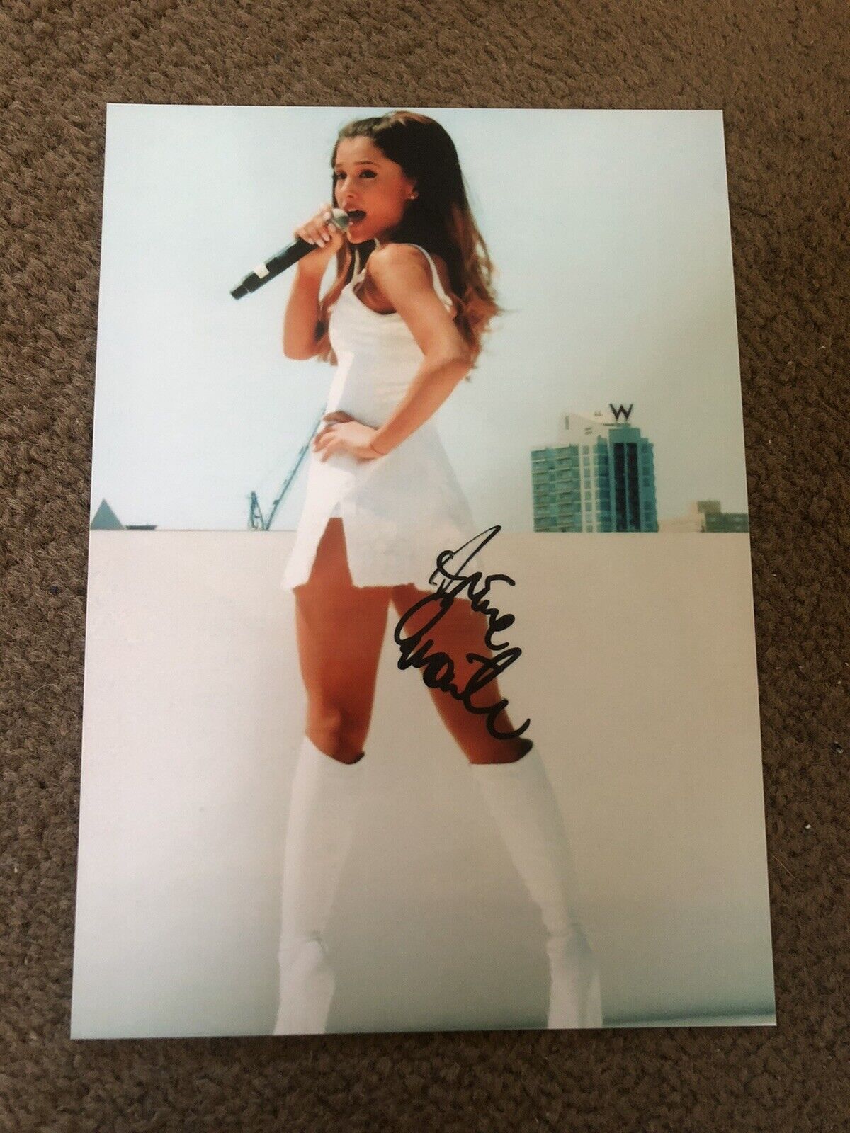 ARIANA GRANDE (SINGER) PRESIGNED Photo Poster painting- 7x5”