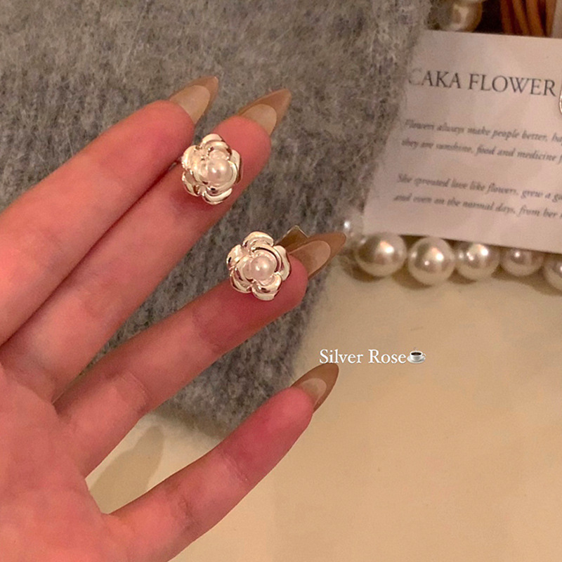 Rotimia Camellia Pearl Stud Earrings