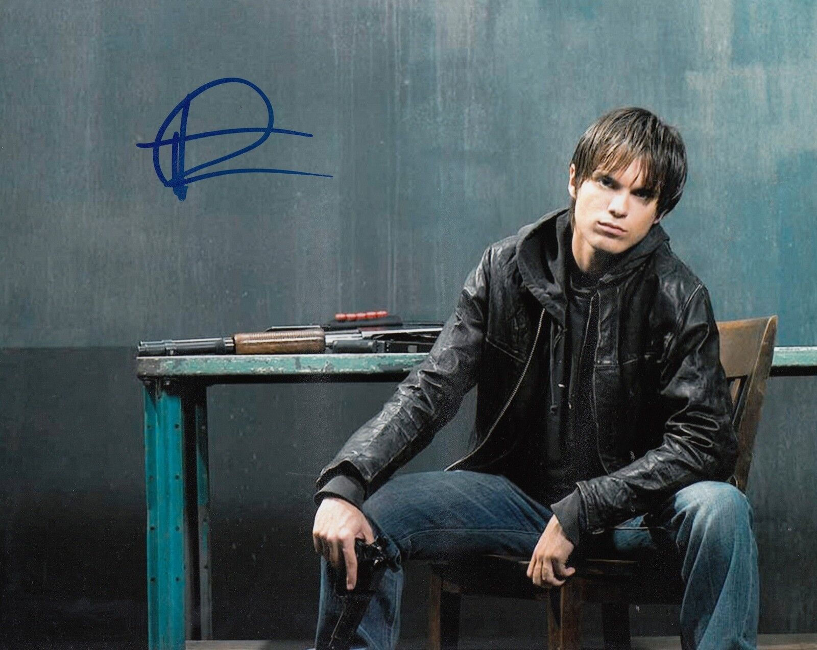 THOMAS DEKKER signed (TERMINATOR SARAH CONNOR CHRONICLES) 8X10 Photo Poster painting W/COA #1