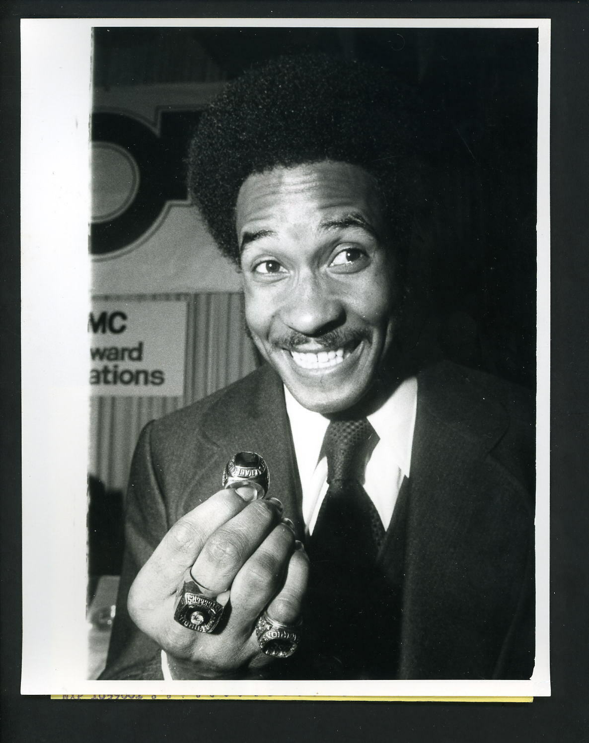 Lynn Swann with MVP Super Bowl NCAA Rings 1976 Press Photo Poster painting Pittsburgh Steelers