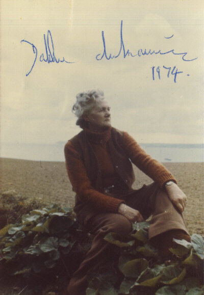 DAPHNE DU MAURIER Signed Photo Poster paintinggraph - Author / Writer / Literature preprint