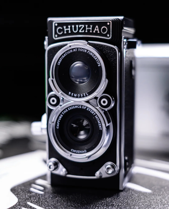 CHUZHAO Vintage Mini Digital Camera, Portable TLR Style Retro Point and Shoot Compact Small Pocket 1080P FHD Video 12MP Autofocus Vlogging Camera with 16 GB Card for Beginners Teens Adults Kids Black