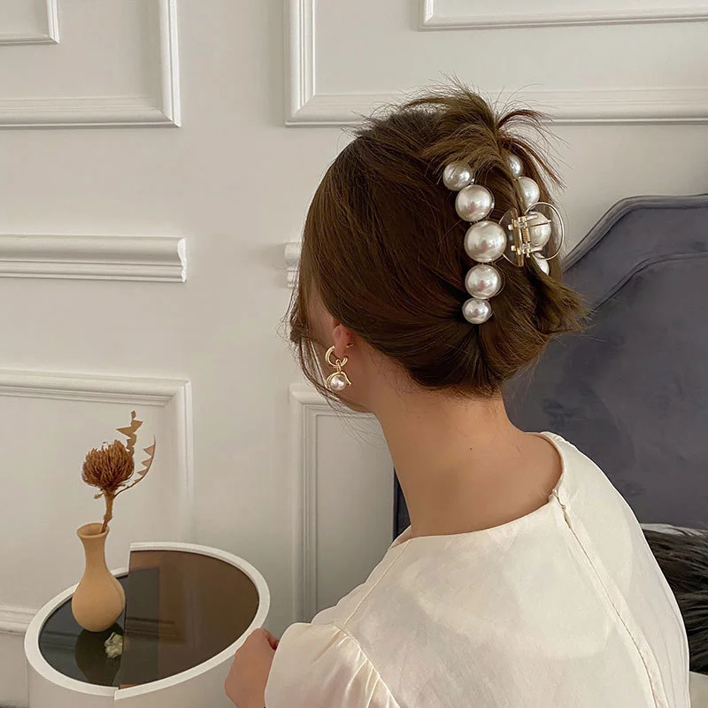 Pearl hair grabber clip