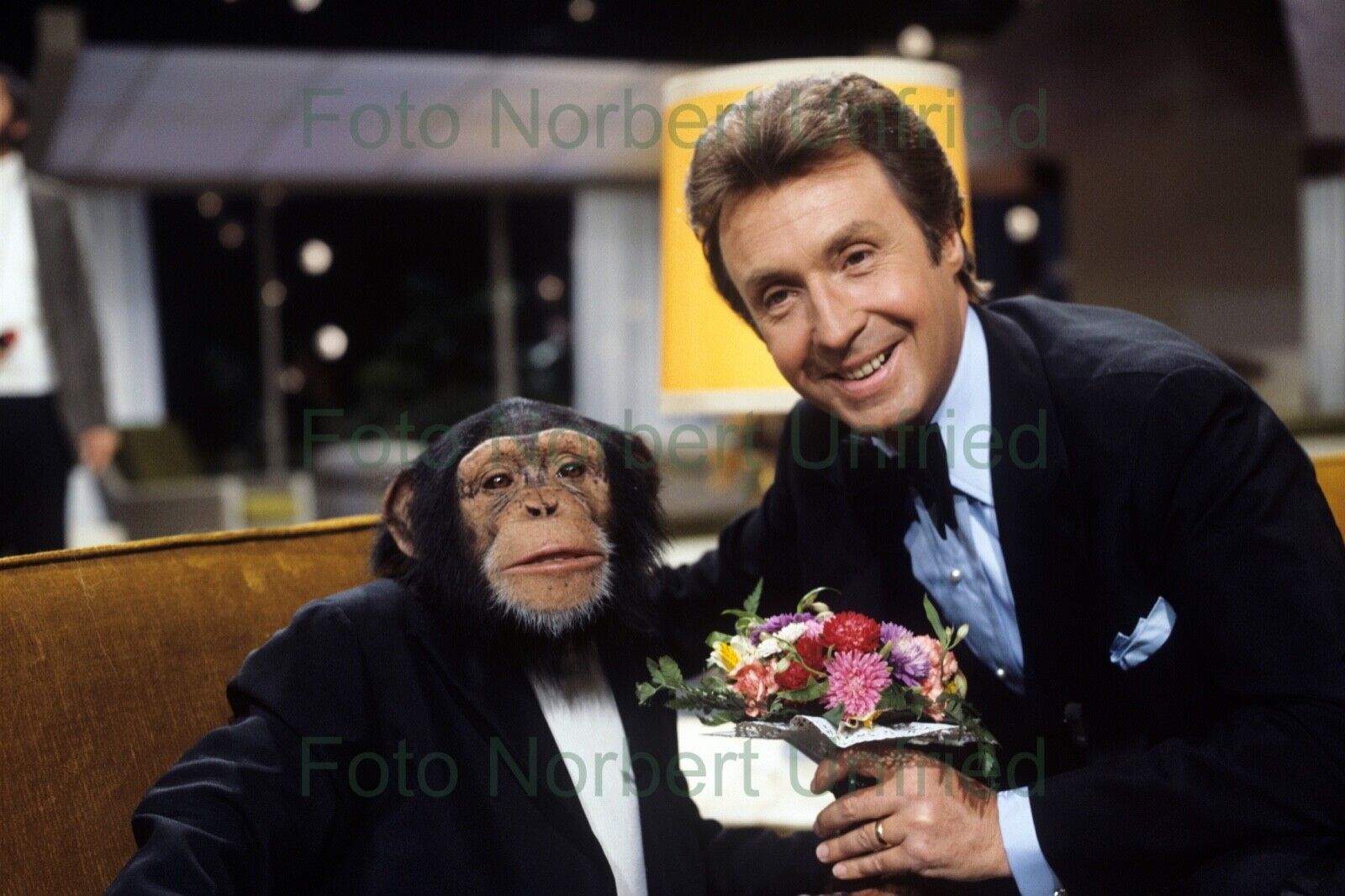 Peter Alexander With Chimpanzee 10 X 15 CM Photo Poster painting Without Autograph (Star-355