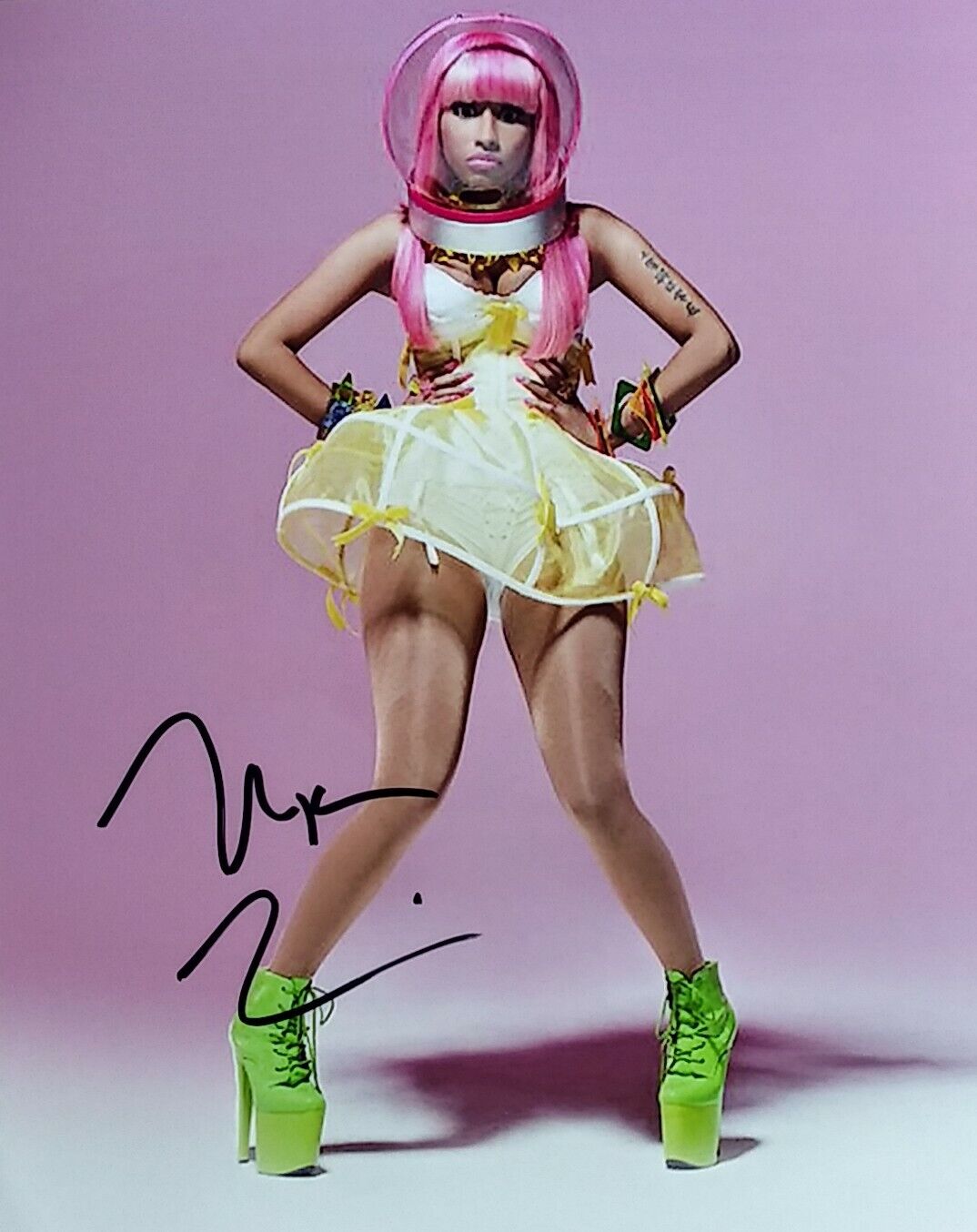 Nicki Minaj signed 8 x 10