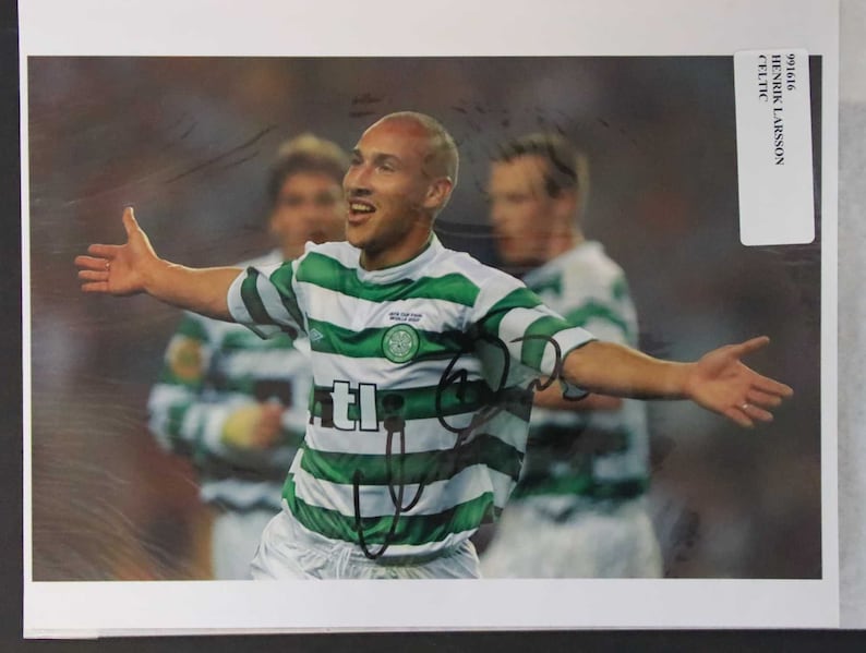 Henrik Larsson Signed Autographed Glossy 8x10 Photo Poster painting Celtic - COA Matching Holograms