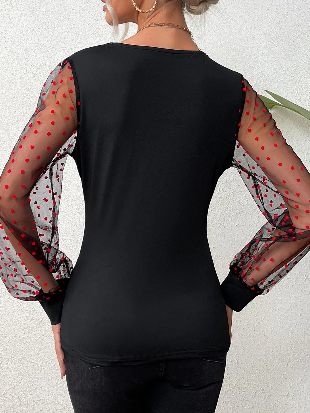 Uveng Uveng V-Neck Stylish Heart-Shaped Net纱 Sexy T-Shirt