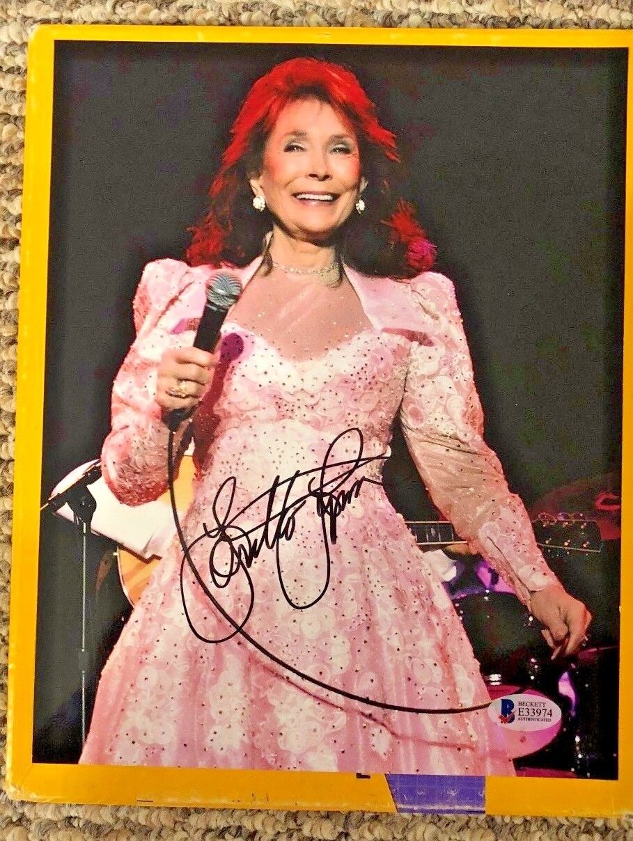 LORETTA LYNN AUTOGRAPHED 8 X 10 Photo Poster painting BECKETT CERTIFIED